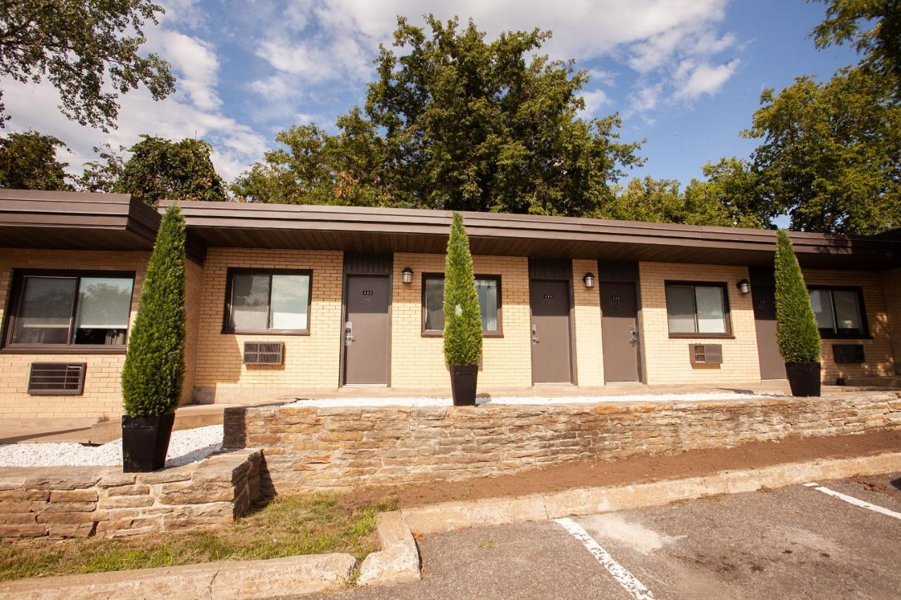 Motel Newstar Laval Exterior photo