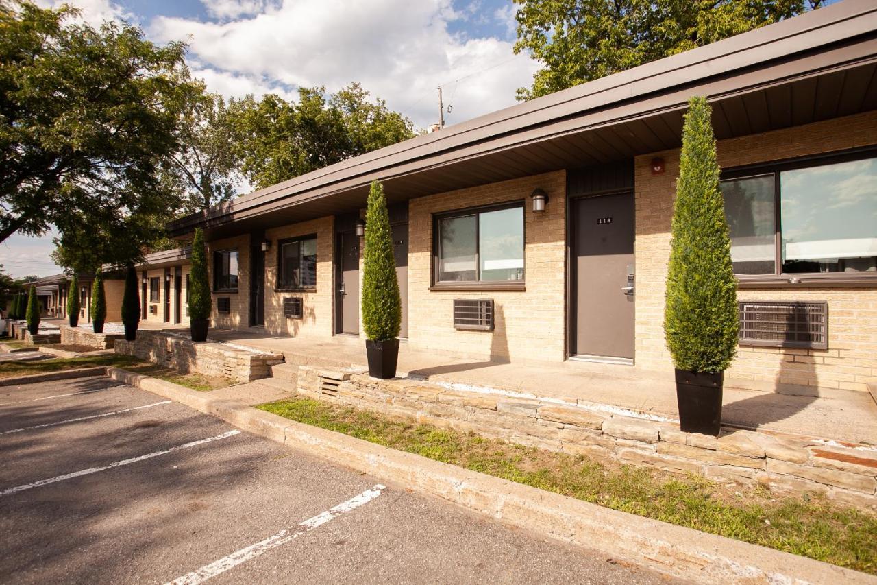 Motel Newstar Laval Exterior photo