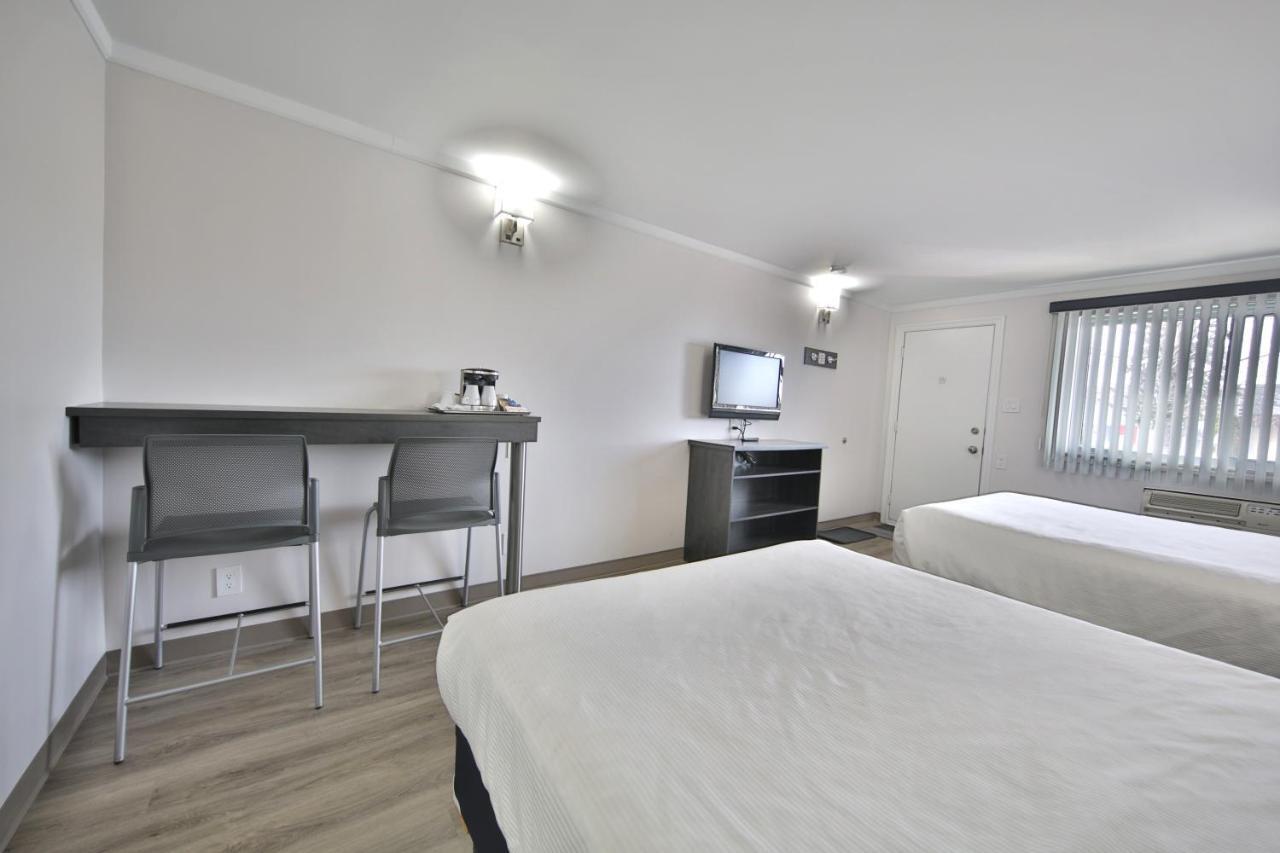 Motel Newstar Laval Exterior photo