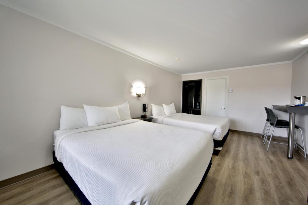 Motel Newstar Laval Exterior photo