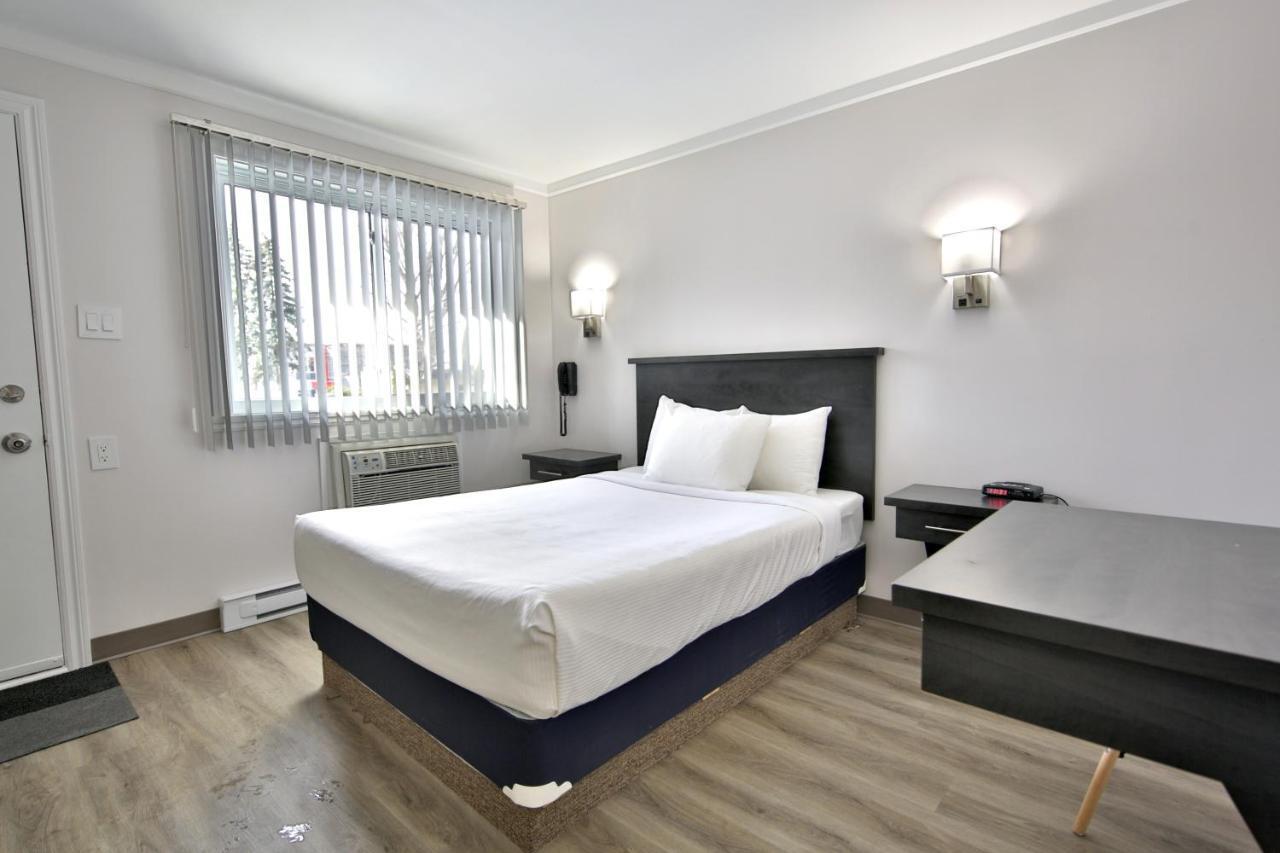 Motel Newstar Laval Exterior photo