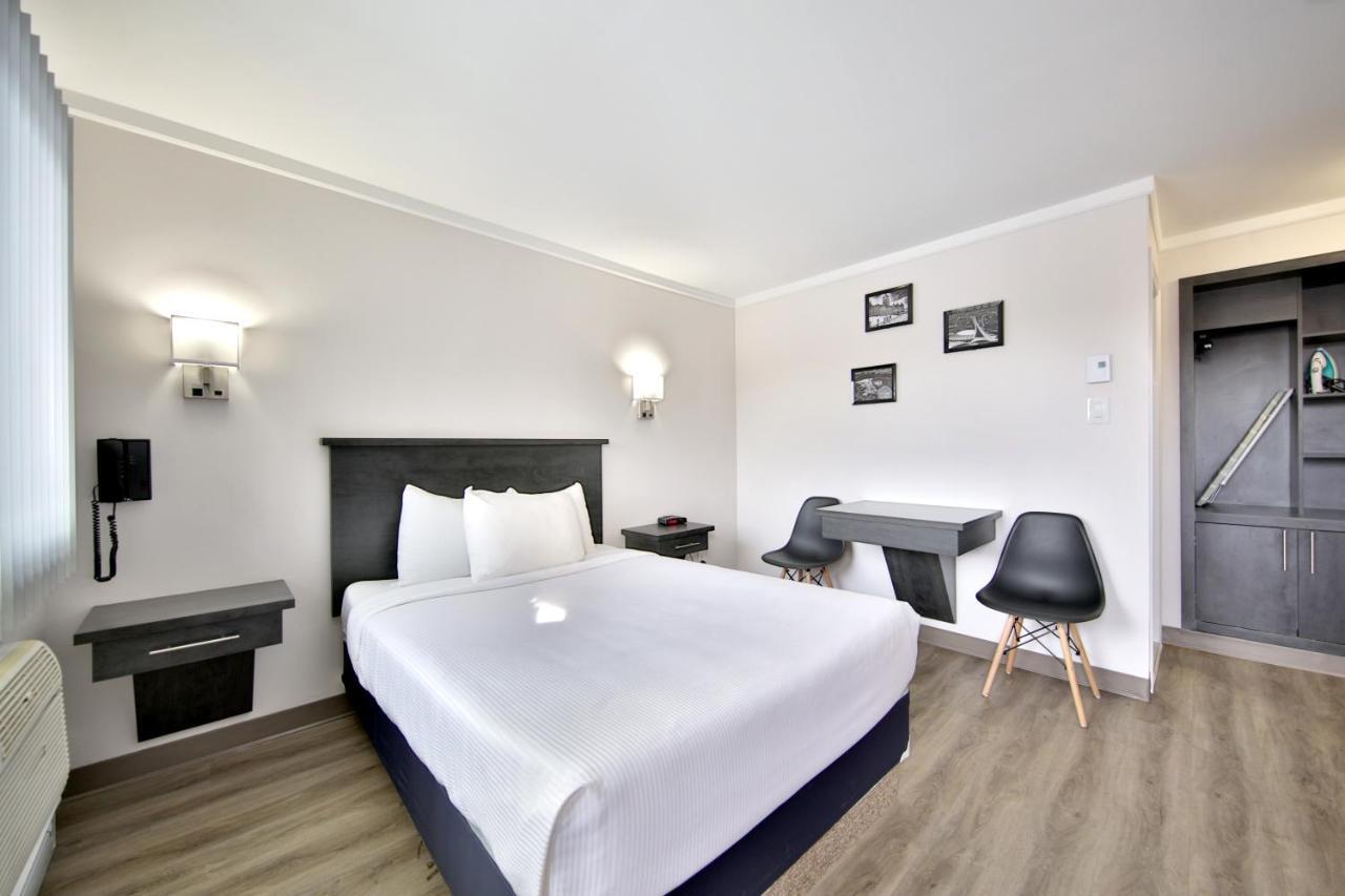 Motel Newstar Laval Exterior photo